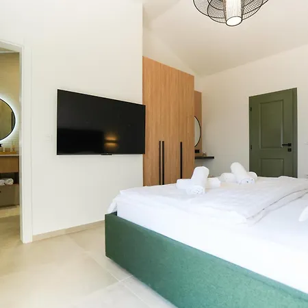 Villa Newly Built Marvista With 4 Bedrooms,infinity Pool & Stunning Sea And Mountain Views *