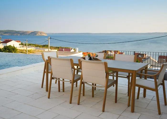 Newly Built Marvista With 4 Bedrooms,infinity Pool & Stunning Sea And Mountain Views