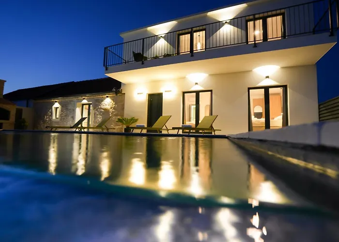 Newly Built Marvista With 4 Bedrooms,infinity Pool & Stunning Sea And Mountain Views