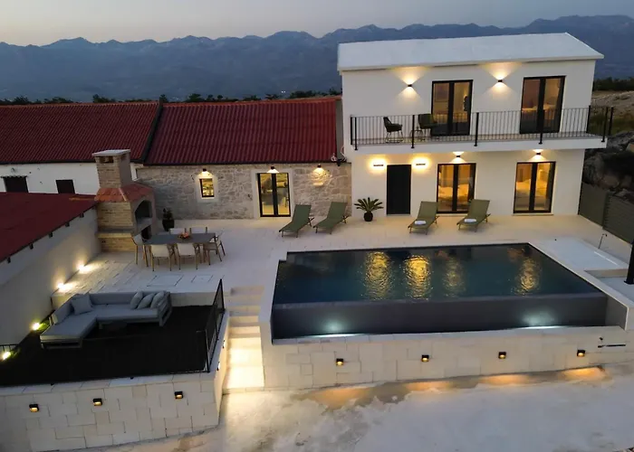 Newly Built Marvista With 4 Bedrooms,infinity Pool & Stunning Sea And Mountain Views Villa Rtina