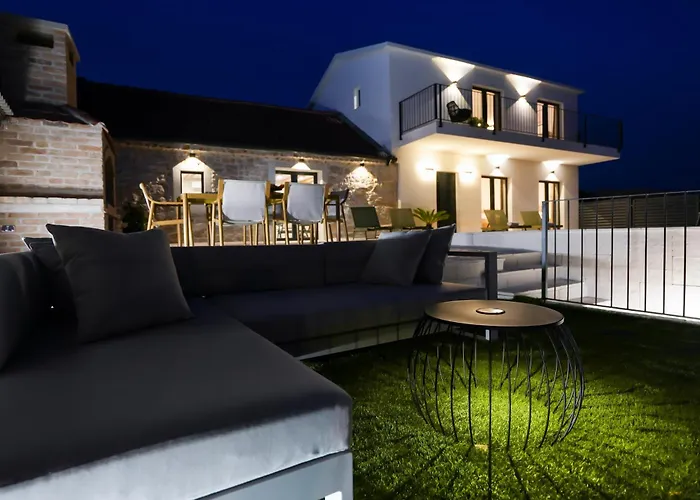 Villa Newly Built Marvista With 4 Bedrooms,infinity Pool & Stunning Sea And Mountain Views *