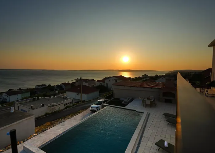 Newly Built Marvista With 4 Bedrooms,infinity Pool & Stunning Sea And Mountain Views Villa Rtina