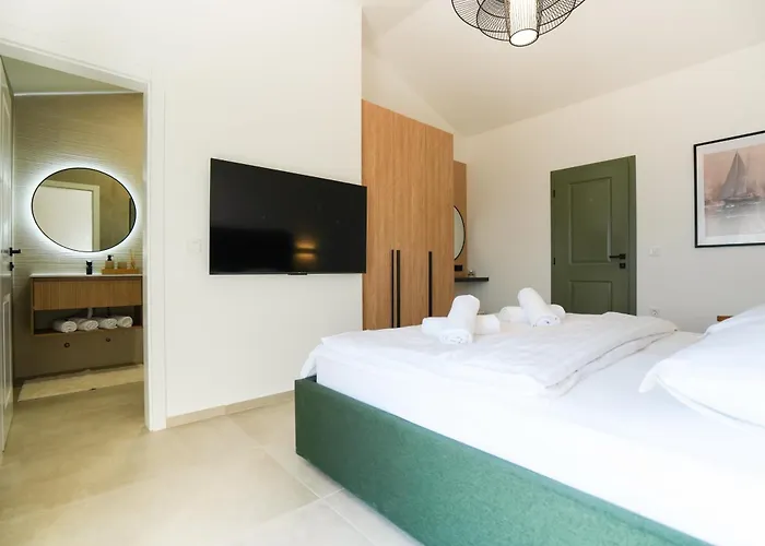 Villa Newly Built Marvista With 4 Bedrooms,infinity Pool & Stunning Sea And Mountain Views *