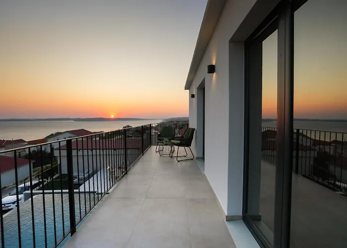 Newly Built Marvista With 4 Bedrooms,infinity Pool & Stunning Sea And Mountain Views * Rtina