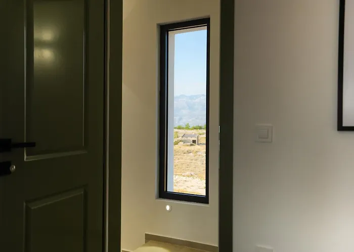 Newly Built Marvista With 4 Bedrooms,infinity Pool & Stunning Sea And Mountain Views Villa
