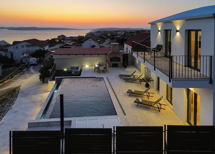 Newly Built Marvista With 4 Bedrooms,infinity Pool & Stunning Sea And Mountain Views Villa *