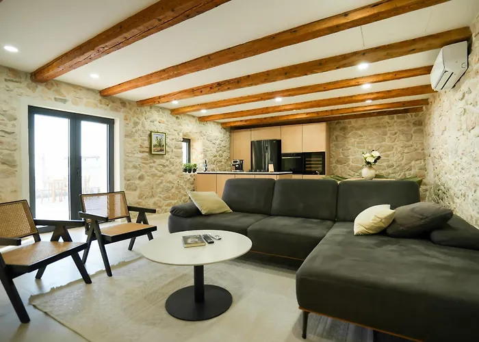 Newly Built Marvista With 4 Bedrooms,infinity Pool & Stunning Sea And Mountain Views Villa
