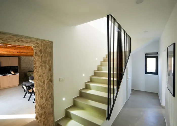 Newly Built Marvista With 4 Bedrooms,infinity Pool & Stunning Sea And Mountain Views Villa *