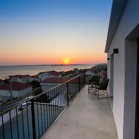 Villa Newly Built Marvista With 4 Bedrooms,infinity Pool & Stunning Sea And Mountain Views