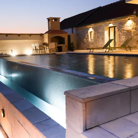 Villa Newly Built Marvista With 4 Bedrooms,infinity Pool & Stunning Sea And Mountain Views *