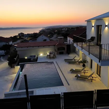 Newly Built Marvista With 4 Bedrooms,infinity Pool & Stunning Sea And Mountain Views Вилла Ртина