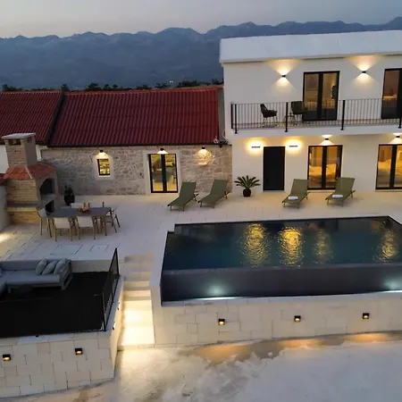 Newly Built Marvista With 4 Bedrooms,infinity Pool & Stunning Sea And Mountain Views Вилла Ртина