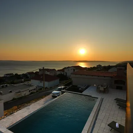 Newly Built Marvista With 4 Bedrooms,infinity Pool & Stunning Sea And Mountain Views Vila Rtina