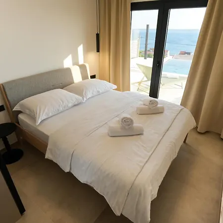 Newly Built Marvista With 4 Bedrooms,infinity Pool & Stunning Sea And Mountain Views Ртина