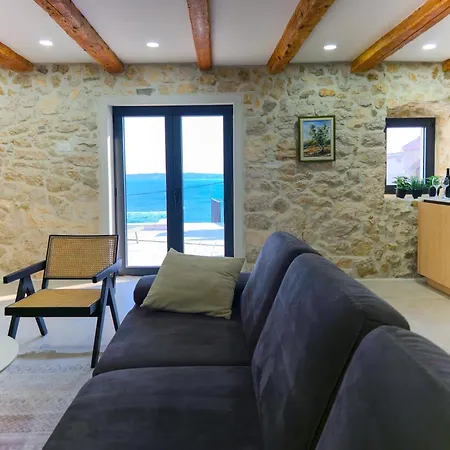 Newly Built Marvista With 4 Bedrooms,infinity Pool & Stunning Sea And Mountain Views Vila
