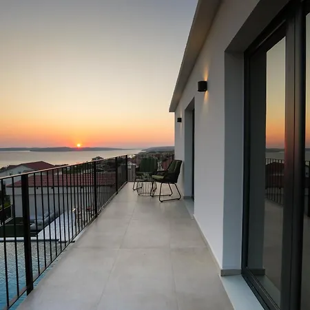 Newly Built Marvista With 4 Bedrooms,infinity Pool & Stunning Sea And Mountain Views * Ртина