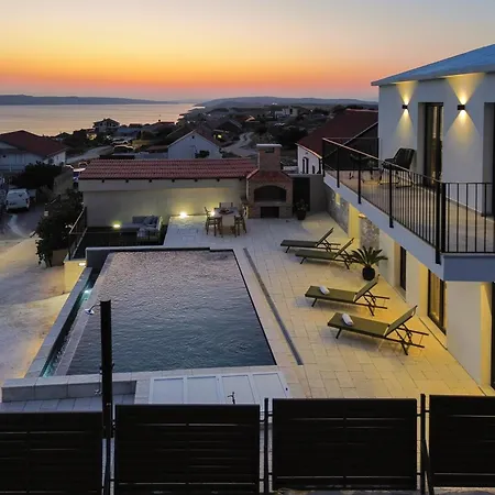 Newly Built Marvista With 4 Bedrooms,infinity Pool & Stunning Sea And Mountain Views Vila *