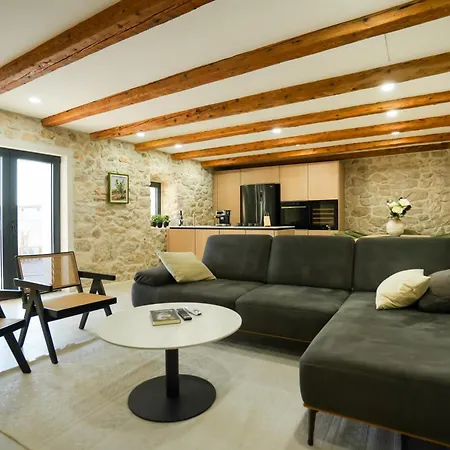 Newly Built Marvista With 4 Bedrooms,infinity Pool & Stunning Sea And Mountain Views Vila