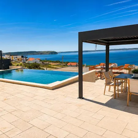 Newly Built Marvista With 4 Bedrooms,infinity Pool & Stunning Sea And Mountain Views * Rtina