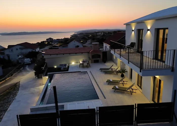 Newly Built Marvista With 4 Bedrooms,infinity Pool & Stunning Sea And Mountain Views Vila Rtina