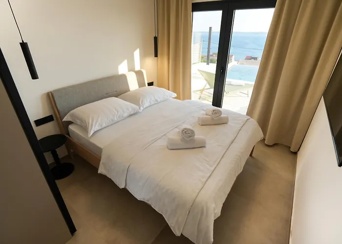 Newly Built Marvista With 4 Bedrooms,infinity Pool & Stunning Sea And Mountain Views Rtina