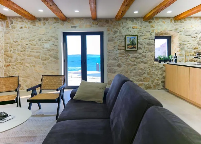 Newly Built Marvista With 4 Bedrooms,infinity Pool & Stunning Sea And Mountain Views Villa