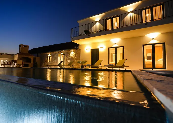 Newly Built Marvista With 4 Bedrooms,infinity Pool & Stunning Sea And Mountain Views Vila Rtina