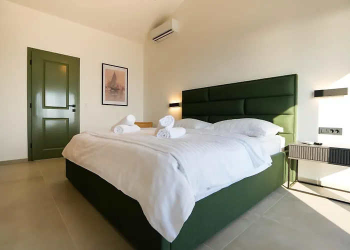 Newly Built Marvista With 4 Bedrooms,infinity Pool & Stunning Sea And Mountain Views Villa *